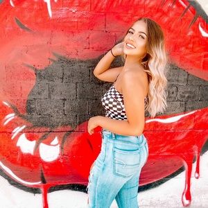 Meet your posher, Allyson